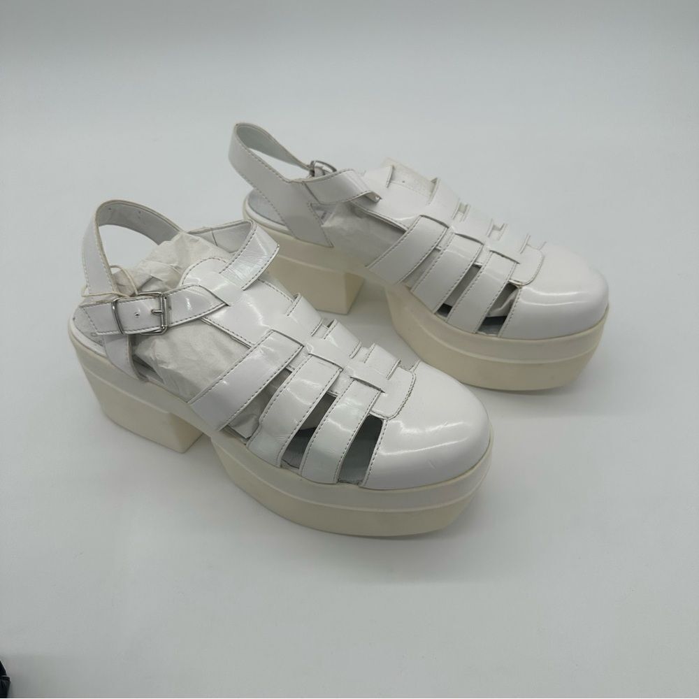 NEW Cult sandals